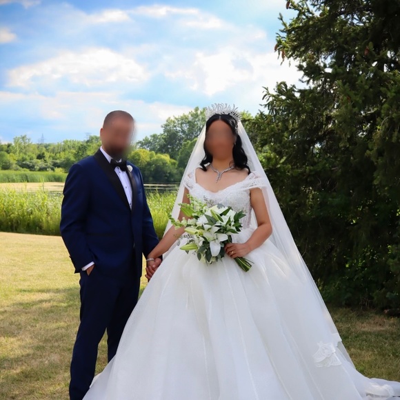 Wedding Dress - Picture 1 of 4